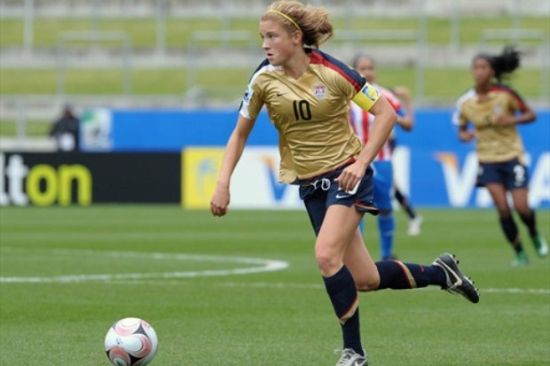 Talented US starlet Mewis signs for United