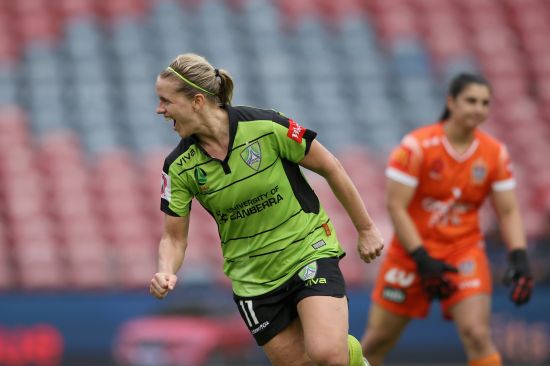 Elise Thorsnes extends her contract with Canberra United